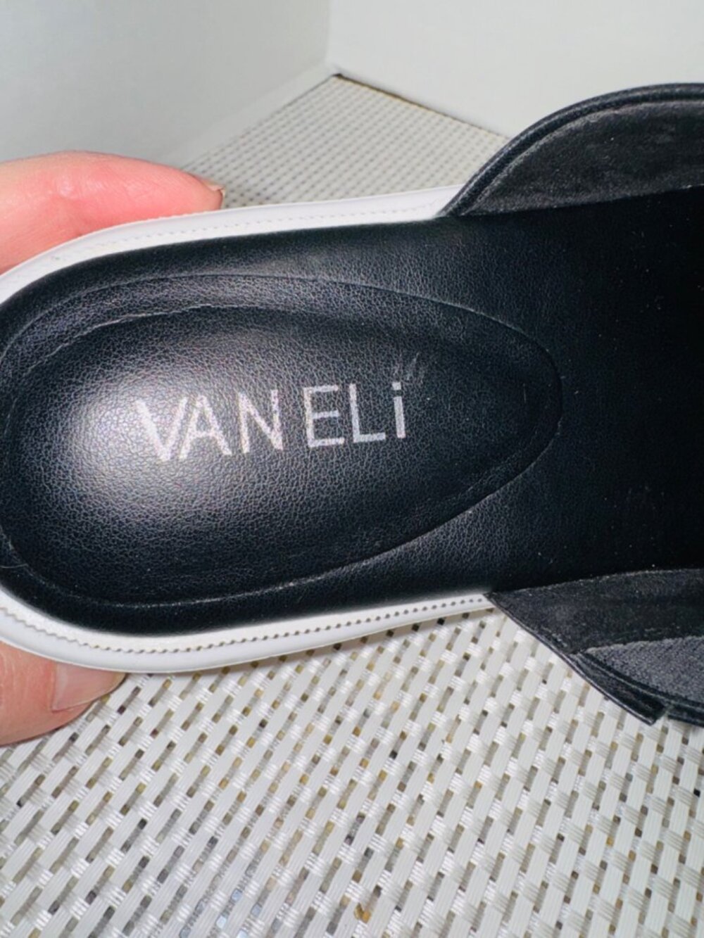 Vaneli Colver Perforated Black Leather Comfort Cushioned Slide Sandals Size 8M - Picture 5 of 11